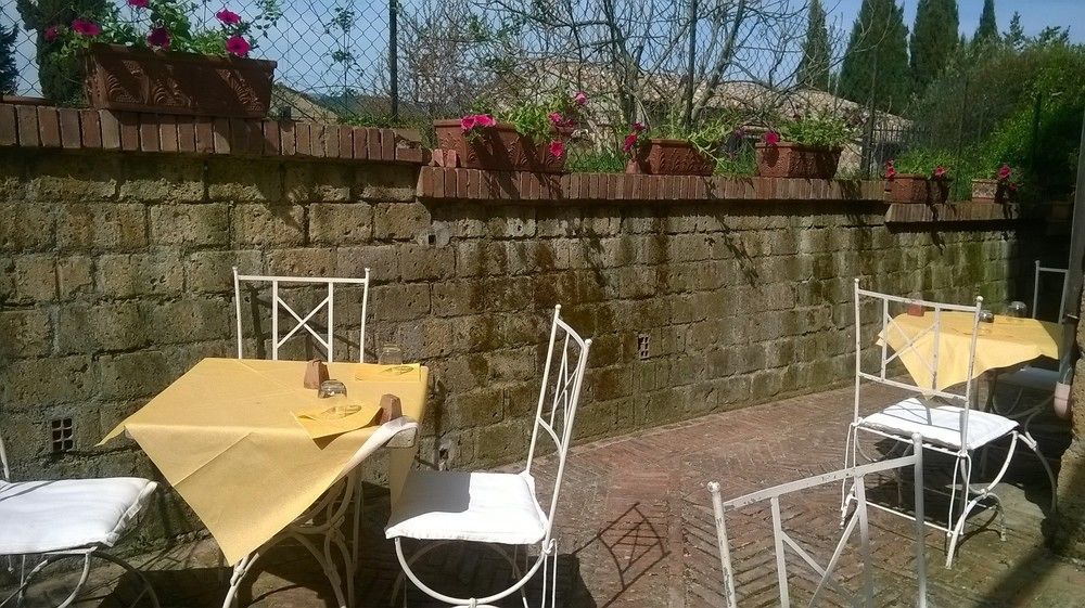 Locanda Della Taverna Etrusca Sovana Esterno foto
